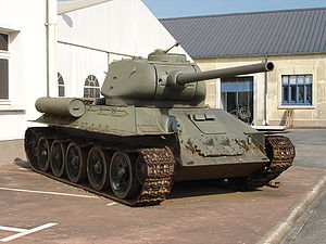 Un tanque T-34-85 en exhibición en Museo de Blindés en abril de 2007.