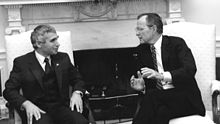 Primer presidente búlgaro elegido Zhelev se reúne con George HW Bush en 1990