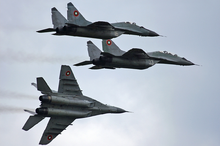 MiG-29 combatientes búlgaras en vuelo