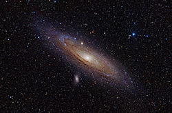 Galáxia de Andrômeda (com h-alpha) .jpg